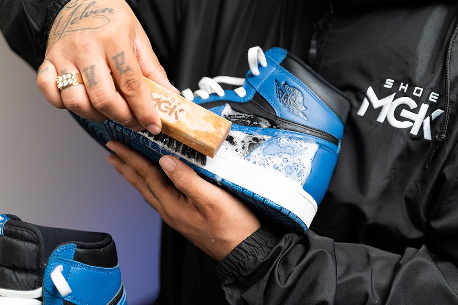 Shoe Cleaner Kit with Premium  - مراجعة Sneaker Cleaning Kit وسعره
